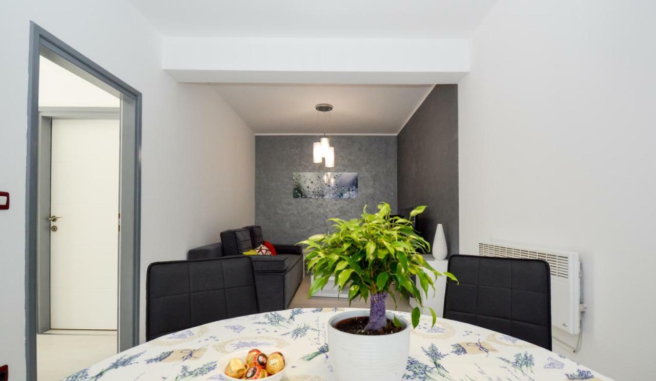 Sia House Apartment พูลา ภายนอก รูปภาพ
