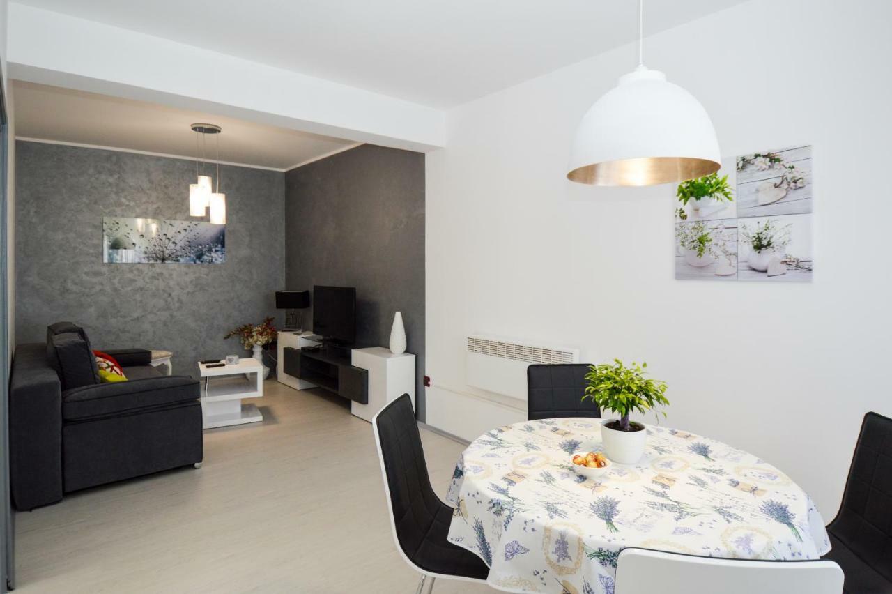 Sia House Apartment พูลา ภายนอก รูปภาพ